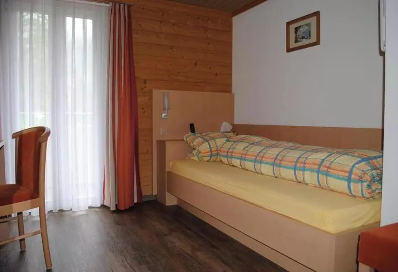 Hotelli Des Alpes