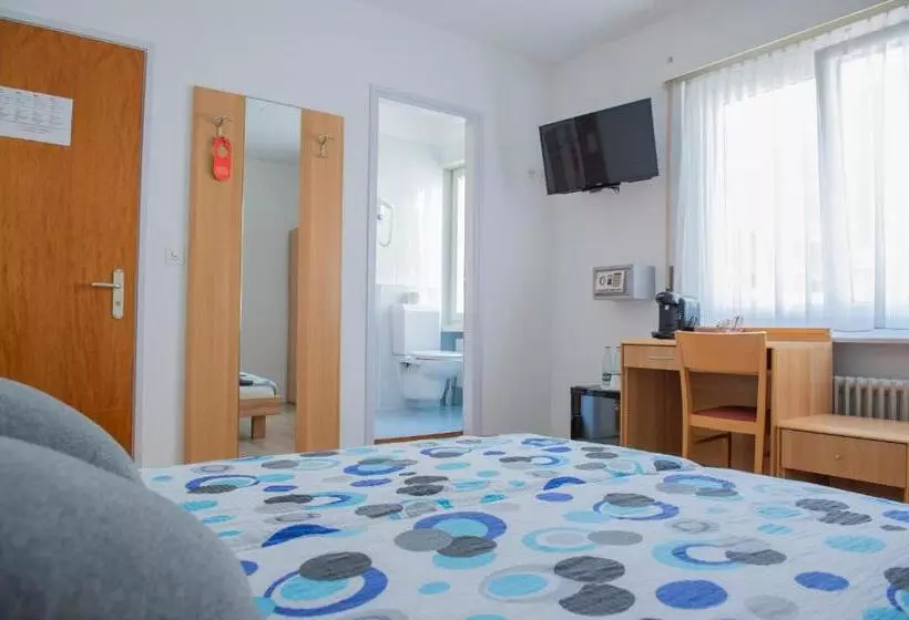 ホテル Garni Moderno