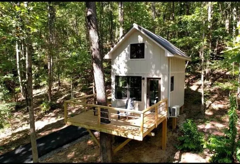 リゾートホテル Oak Luxury Treehouse Near Lake Guntersville