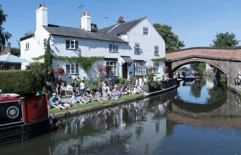 カプセルホテル Lymm Living