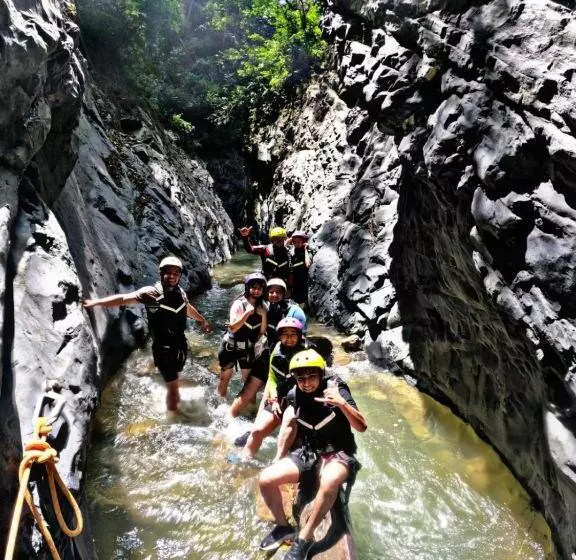 Hotelli La Cabaña Eco