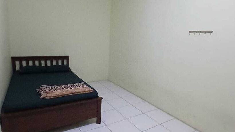 ホテル Spot On 93965 Ibrahim Guest House Syariah