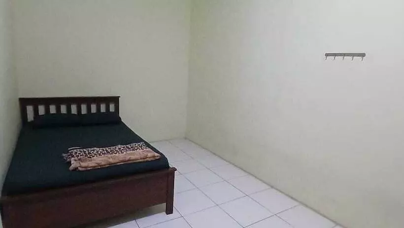 Hotelli Spot On 93965 Ibrahim Guest House Syariah