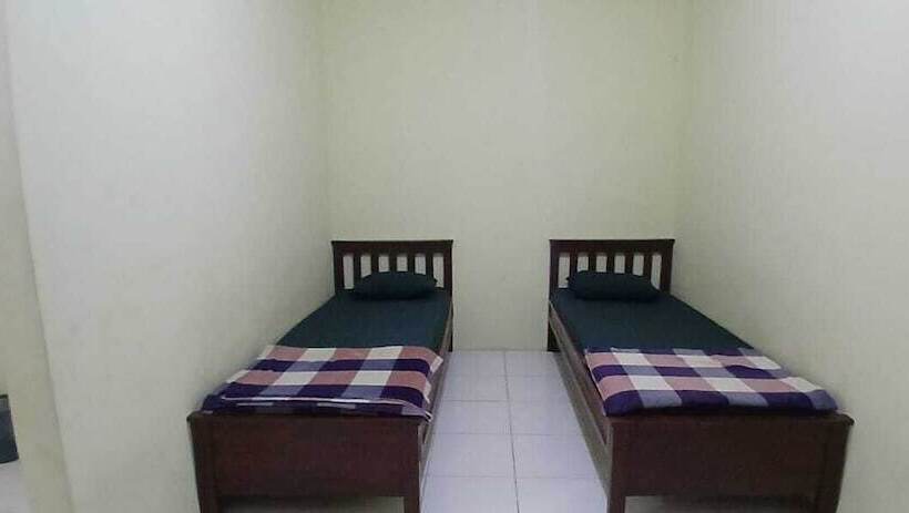 ホテル Spot On 93965 Ibrahim Guest House Syariah