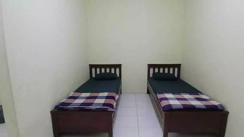 Hotelli Spot On 93965 Ibrahim Guest House Syariah