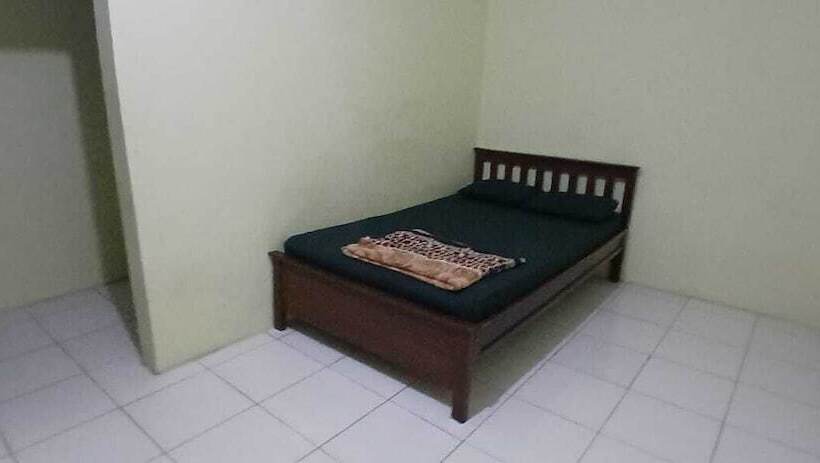 ホテル Spot On 93965 Ibrahim Guest House Syariah