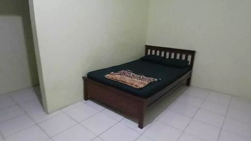 Hotelli Spot On 93965 Ibrahim Guest House Syariah