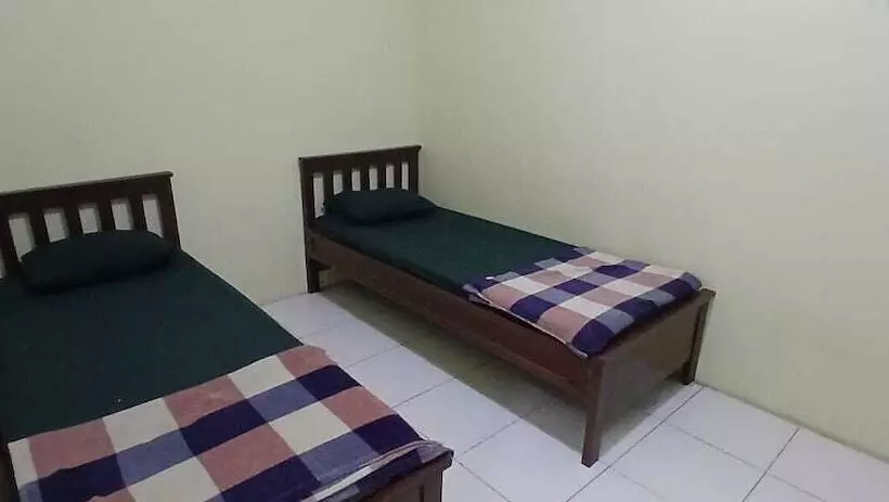 Hotelli Spot On 93965 Ibrahim Guest House Syariah