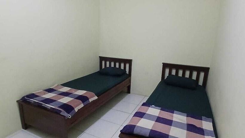 ホテル Spot On 93965 Ibrahim Guest House Syariah