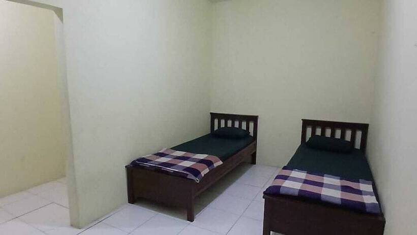 ホテル Spot On 93965 Ibrahim Guest House Syariah