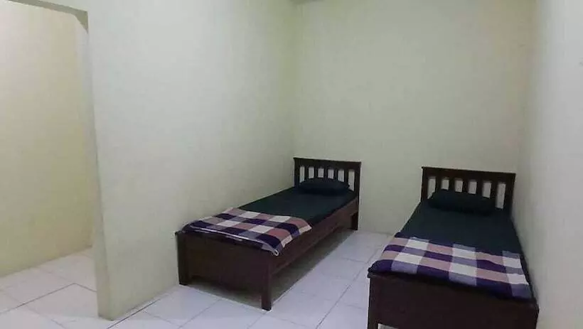 Hotelli Spot On 93965 Ibrahim Guest House Syariah