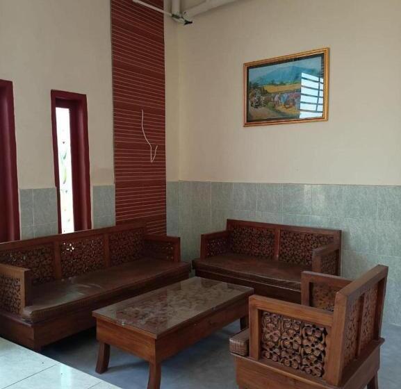 ホテル Spot On 93965 Ibrahim Guest House Syariah