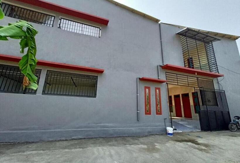 ホテル Spot On 93965 Ibrahim Guest House Syariah