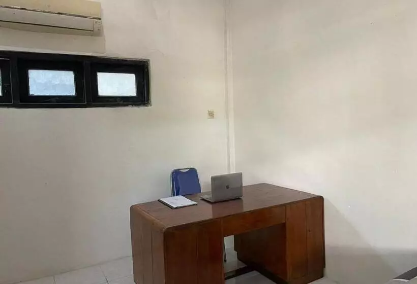 Hotelli Spot On 93965 Ibrahim Guest House Syariah