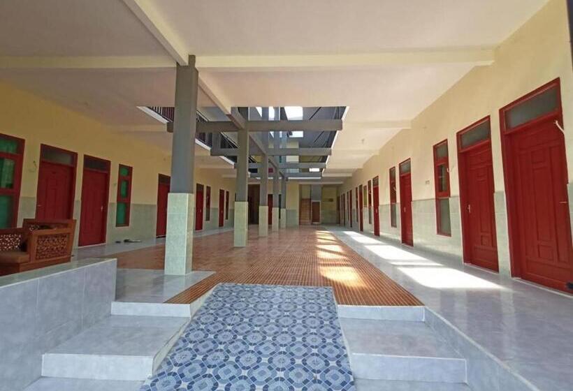 ホテル Spot On 93965 Ibrahim Guest House Syariah