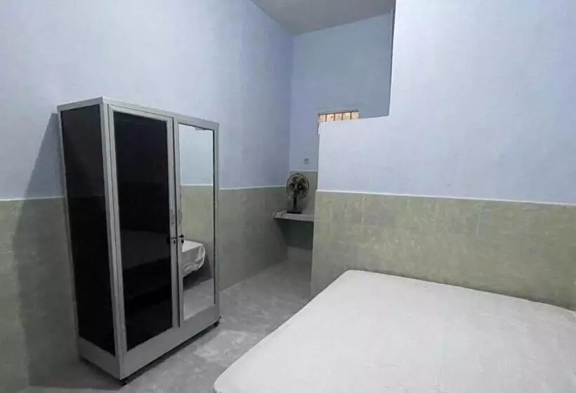 Hotelli Spot On 93965 Ibrahim Guest House Syariah