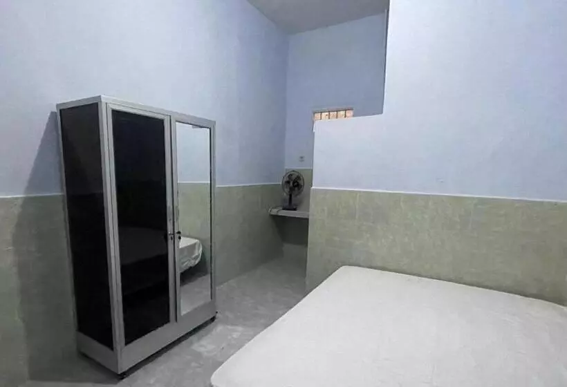 Hotelli Spot On 93965 Ibrahim Guest House Syariah