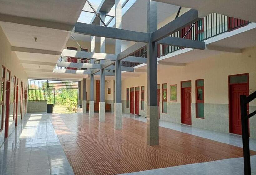 ホテル Spot On 93965 Ibrahim Guest House Syariah