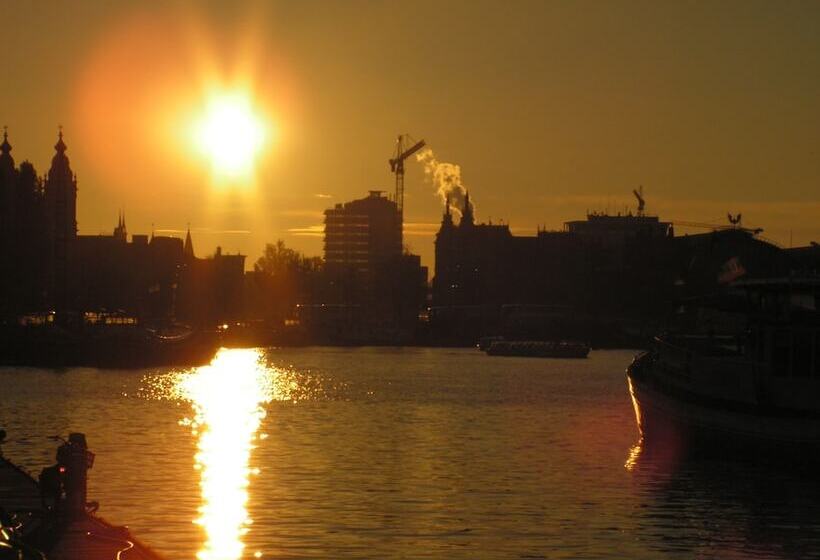 Albergue Amsterdam Hotelboat