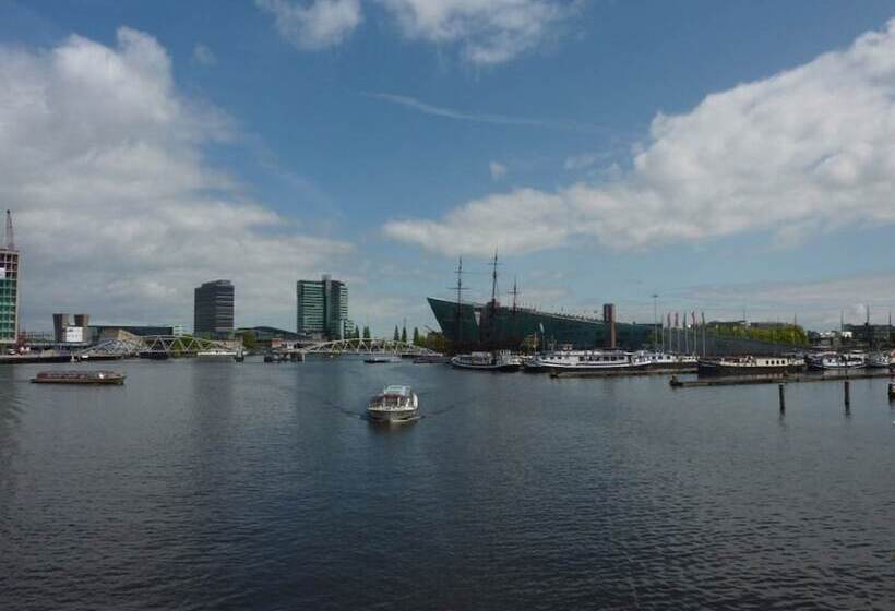Albergue Amsterdam Hotelboat