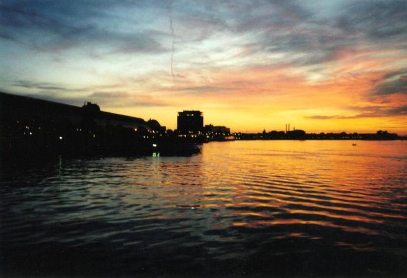 تختخواب و صبحانه The Panorama Suite