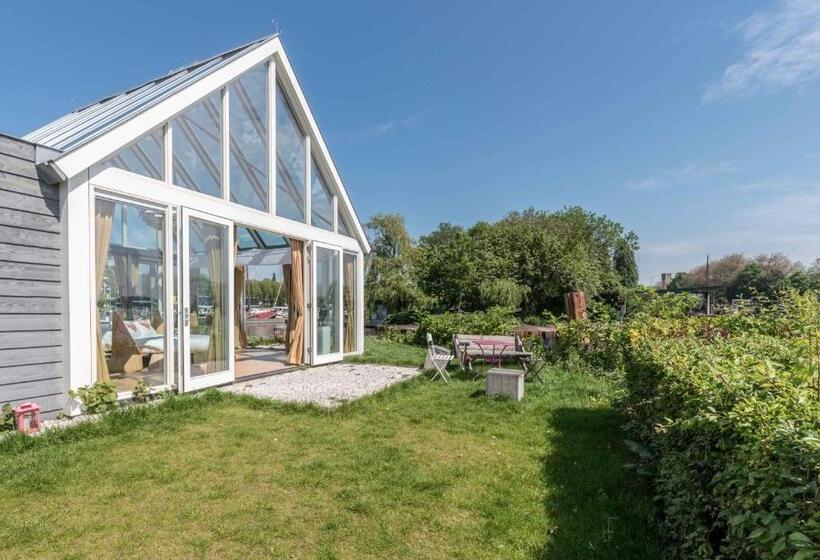 تختخواب و صبحانه The Panorama Suite