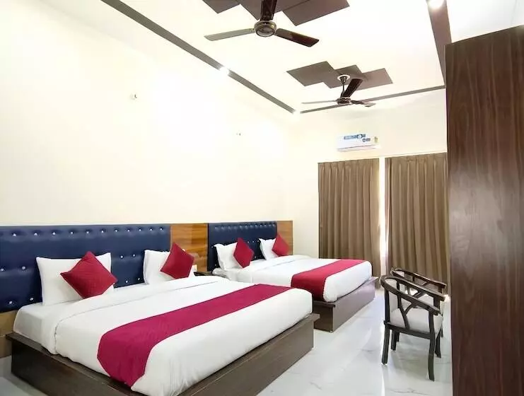 Hotelli Hill River View Resort