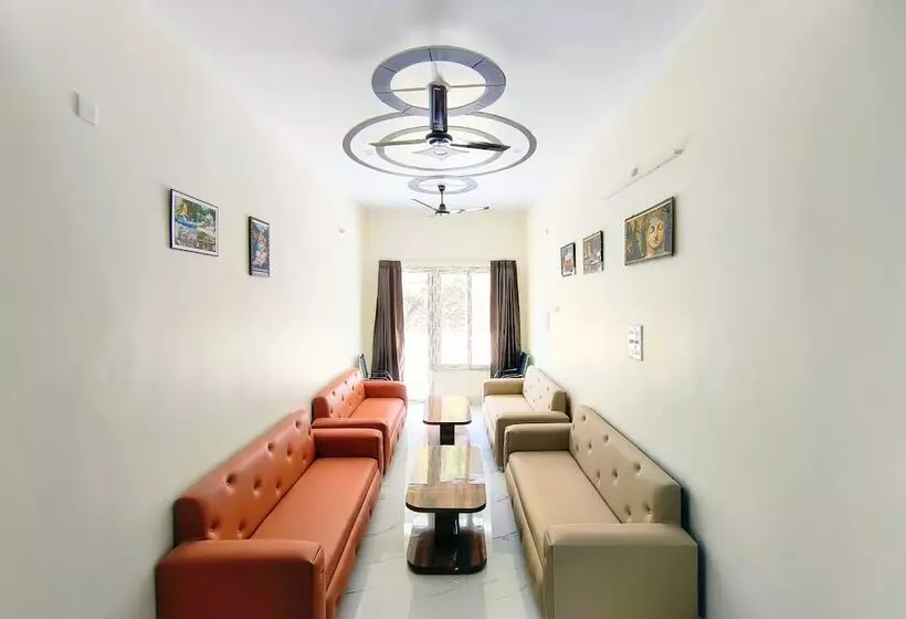 Hotelli Hill River View Resort