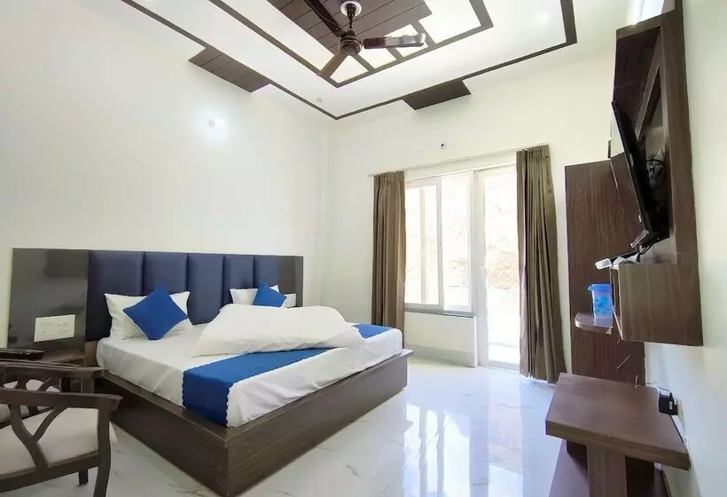 Hotelli Hill River View Resort