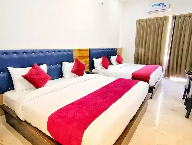 Hotelli Hill River View Resort