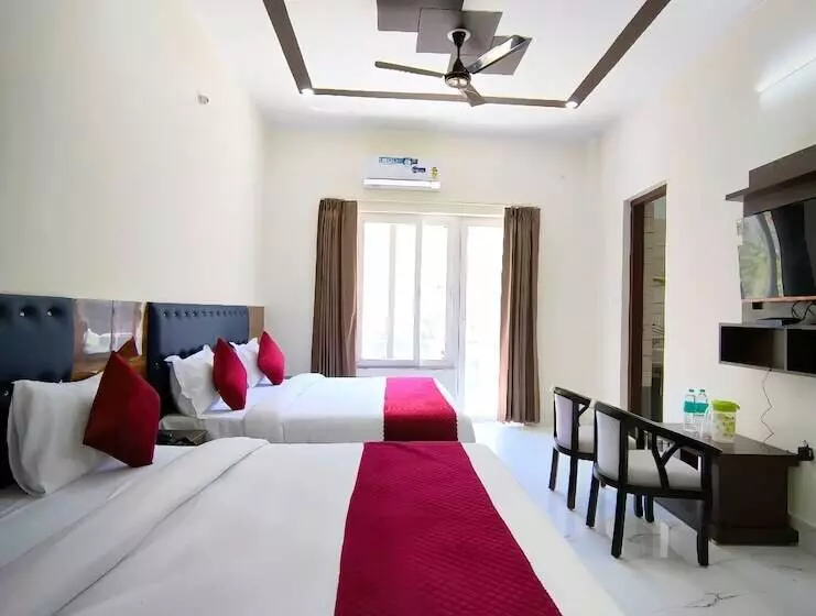 Hotelli Hill River View Resort