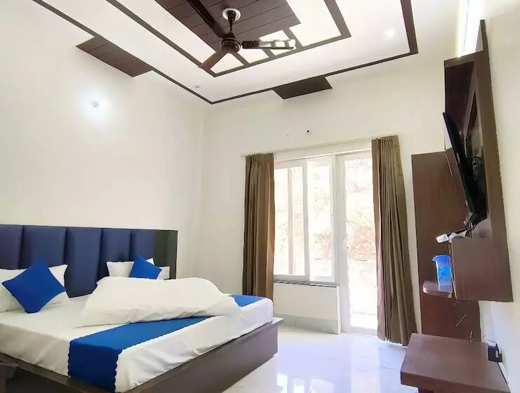 Hotelli Hill River View Resort