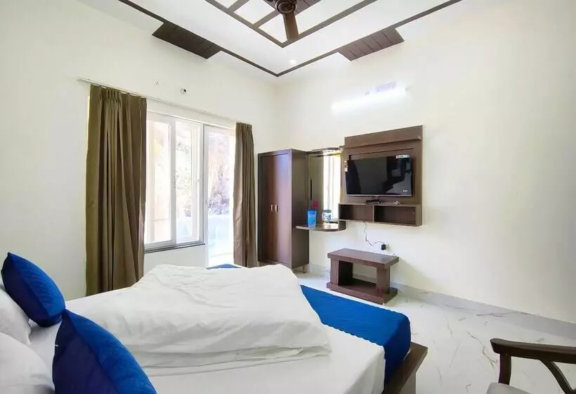 Hotelli Hill River View Resort