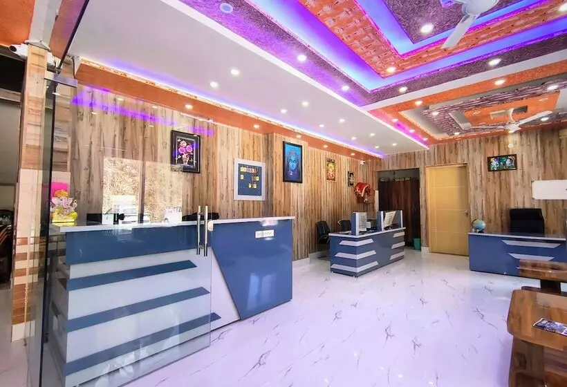 Hotelli Hill River View Resort