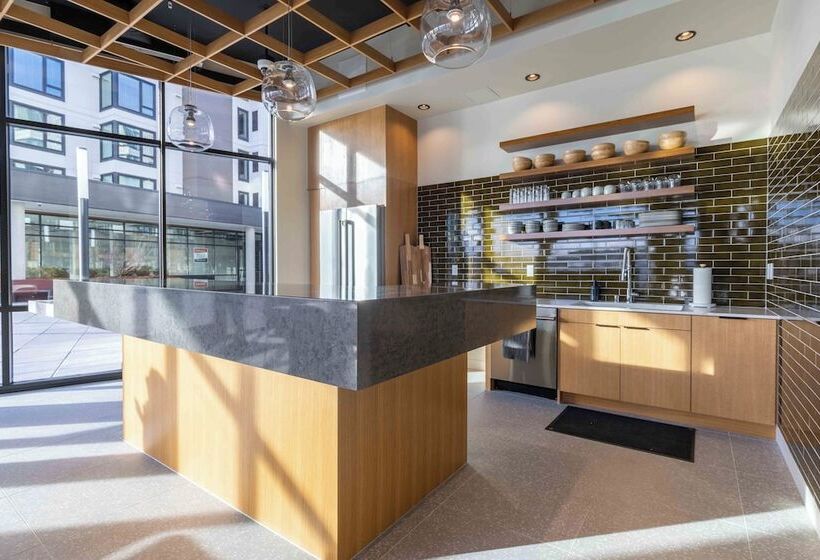 בית מלון כפרי Marina Square Suites