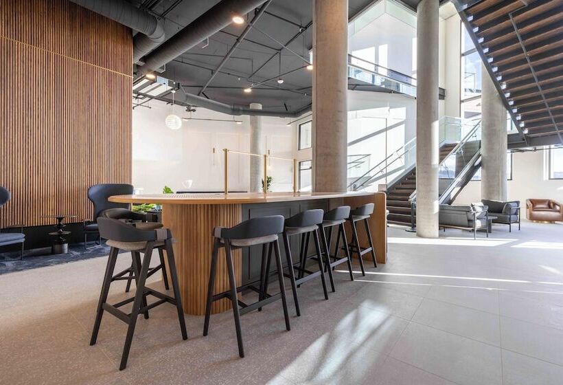 בית מלון כפרי Marina Square Suites