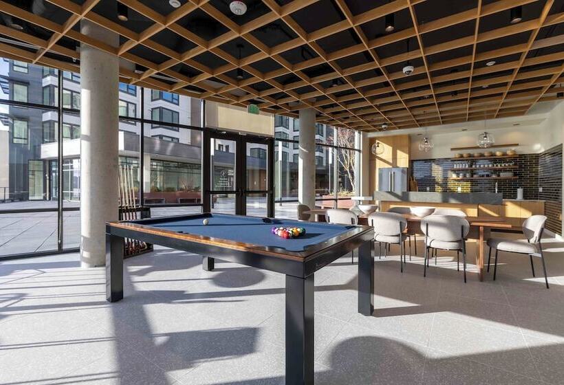 בית מלון כפרי Marina Square Suites