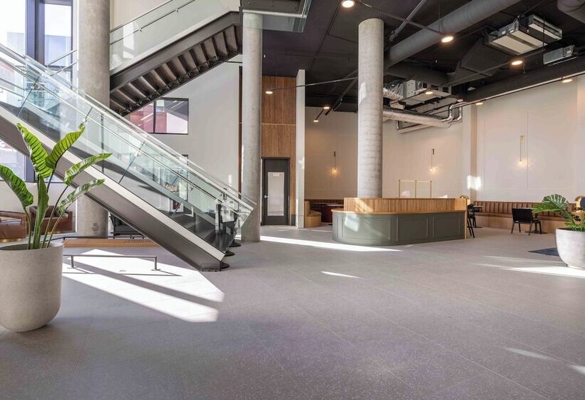 בית מלון כפרי Marina Square Suites