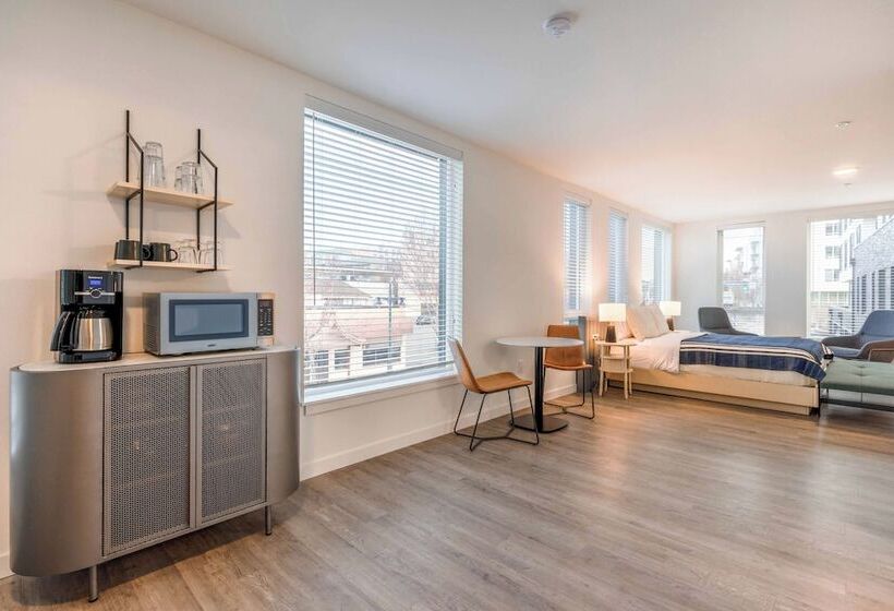 בית מלון כפרי Marina Square Suites