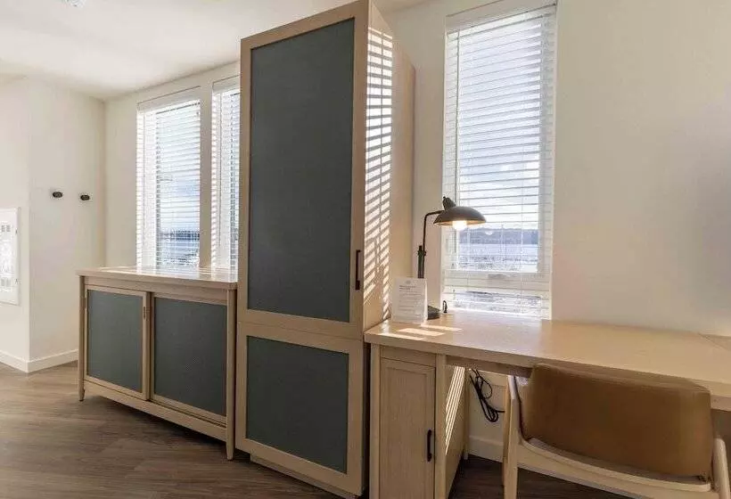 ホテル Marina Square Suites