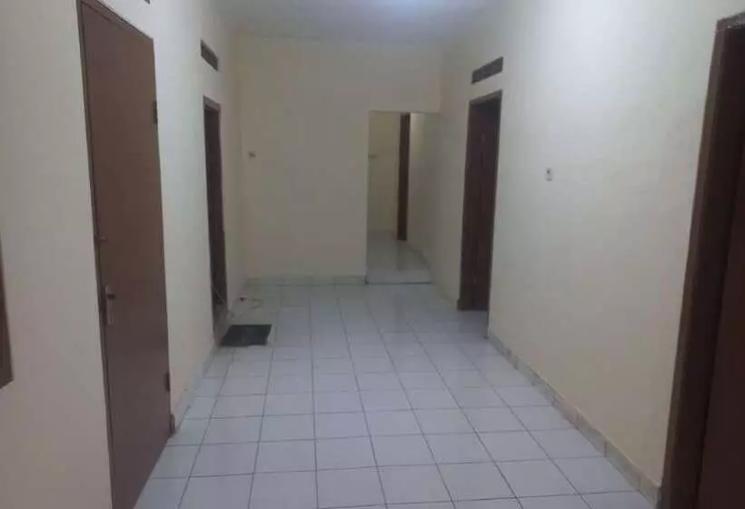 ホテル Spot On 93917 Homestay Adreena Syariah