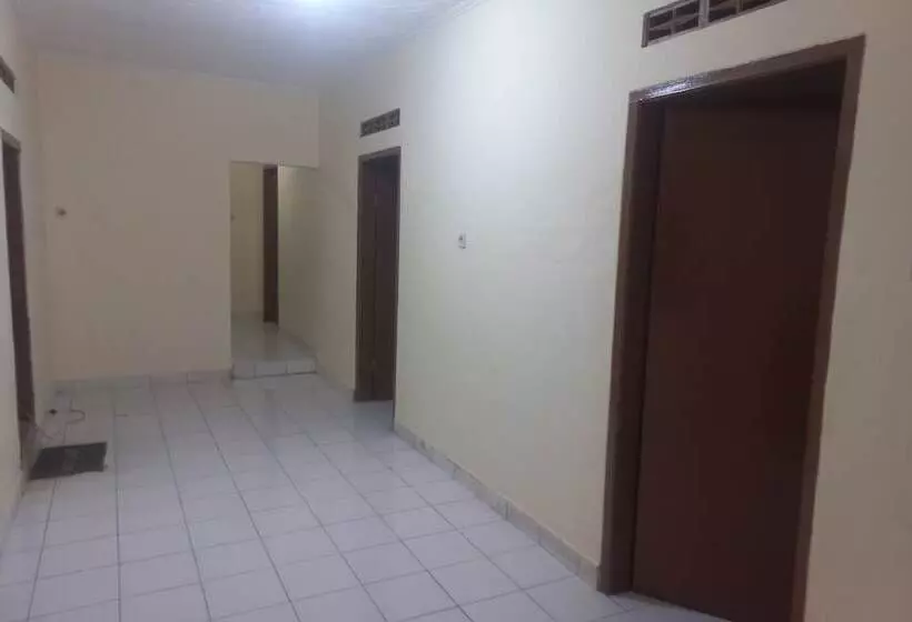 ホテル Spot On 93917 Homestay Adreena Syariah