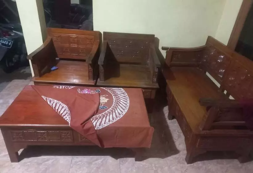 ホテル Spot On 93917 Homestay Adreena Syariah