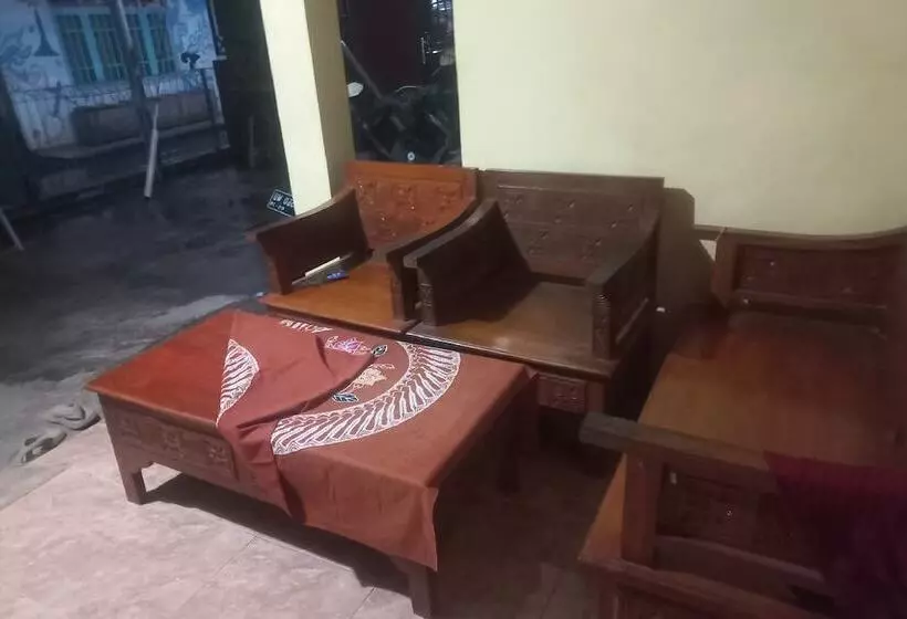ホテル Spot On 93917 Homestay Adreena Syariah