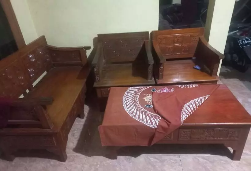 ホテル Spot On 93917 Homestay Adreena Syariah