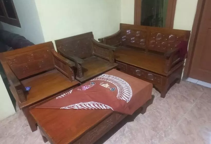 ホテル Spot On 93917 Homestay Adreena Syariah