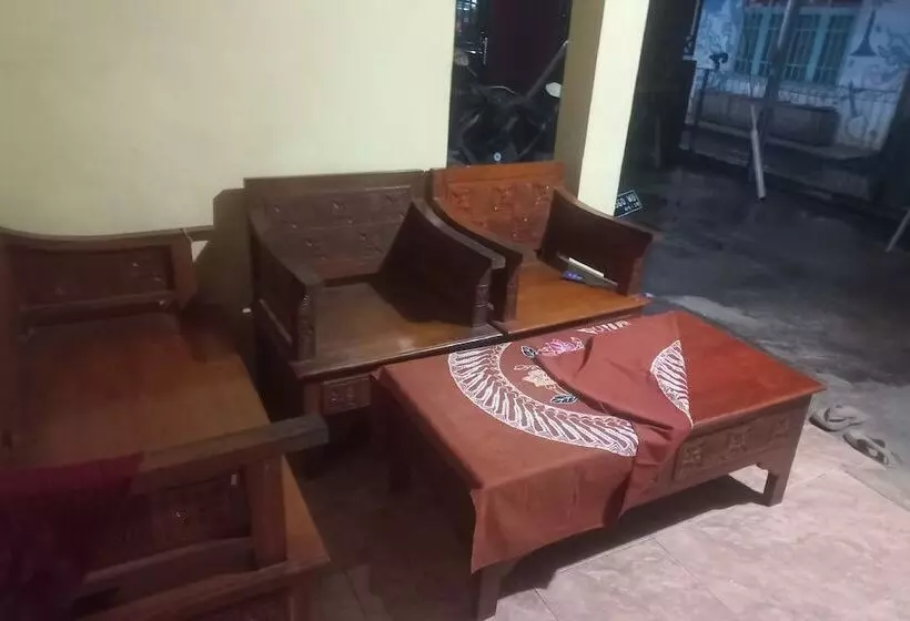 ホテル Spot On 93917 Homestay Adreena Syariah