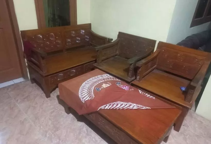 ホテル Spot On 93917 Homestay Adreena Syariah