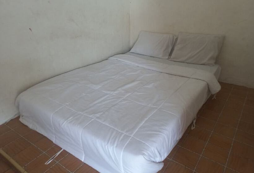 בית מלון כפרי Spot On 93917 Homestay Adreena Syariah