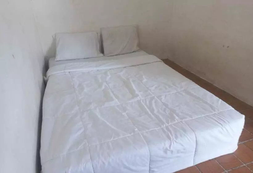 ホテル Spot On 93917 Homestay Adreena Syariah